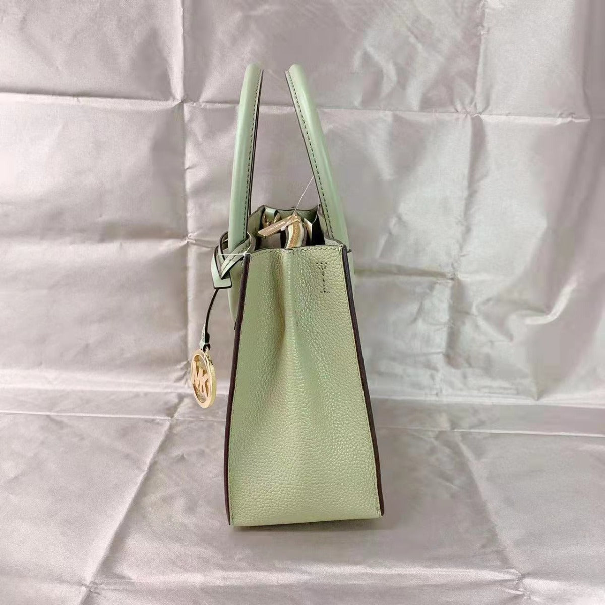 MICHAEL KORS 35S1GM9M2L Mercer Medium Pebbled Leather Crossbody Bag In Light Sage MICHAEL KORS 35S1GM9M2L Mercer Medium Pebbled Leather Crossbody Bag In Light Sage